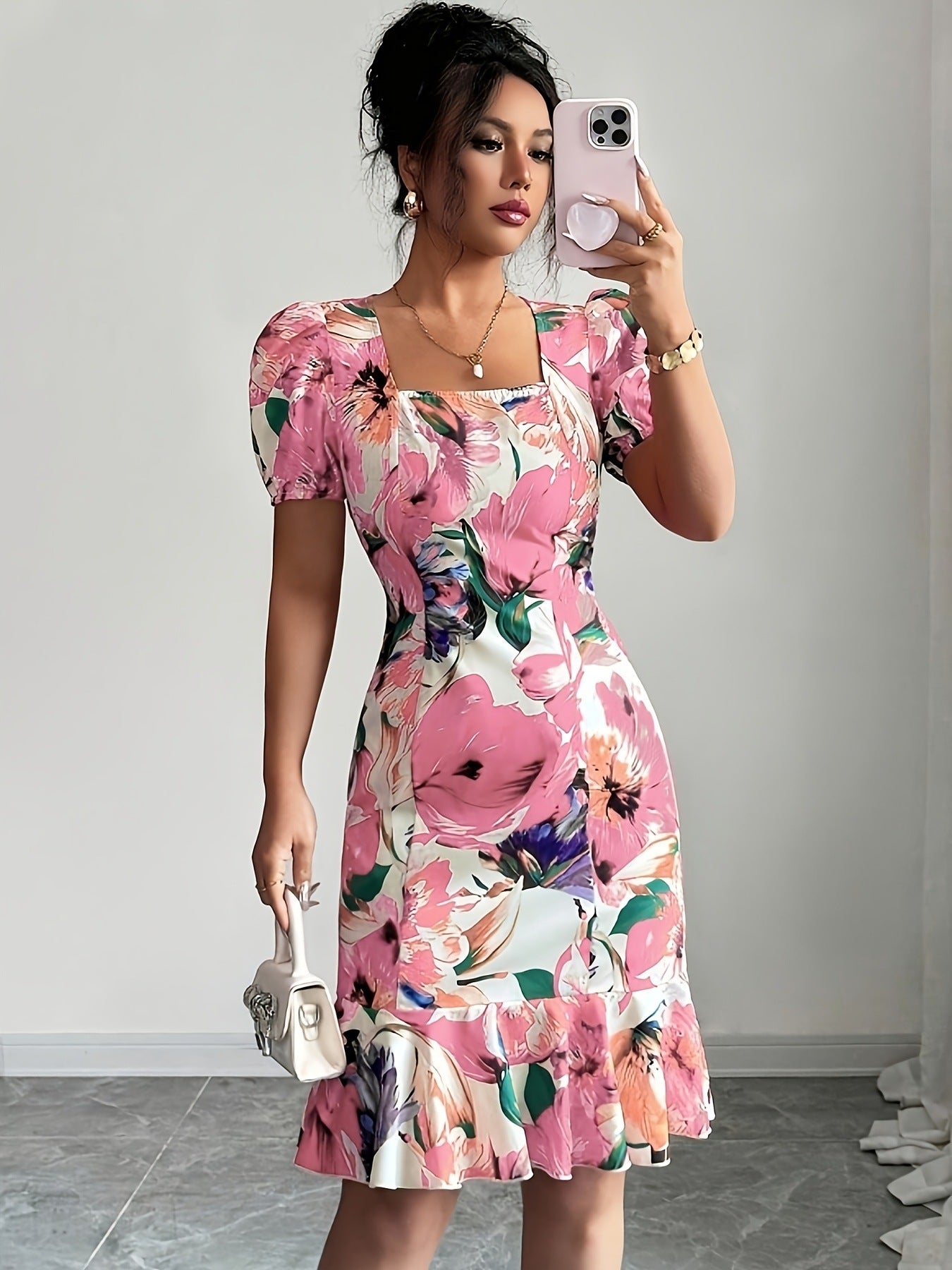 Vestido feminino retrô com decote quadrado, mangas bufantes e detalhe de babados na cintura