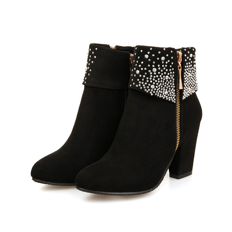 Botas femininas de salto curto com strass.