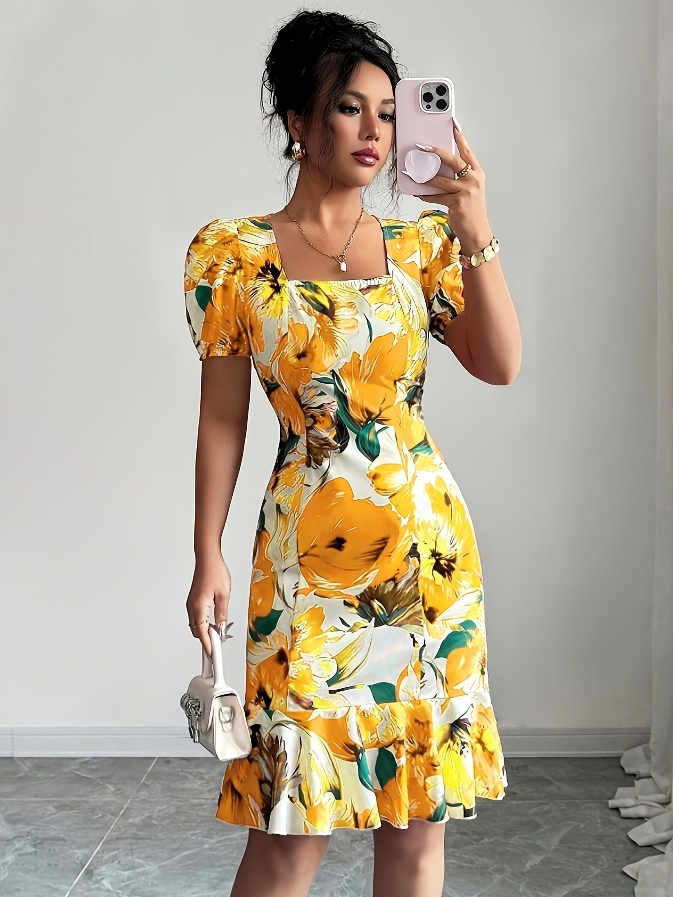 Vestido feminino retrô com decote quadrado, mangas bufantes e detalhe de babados na cintura