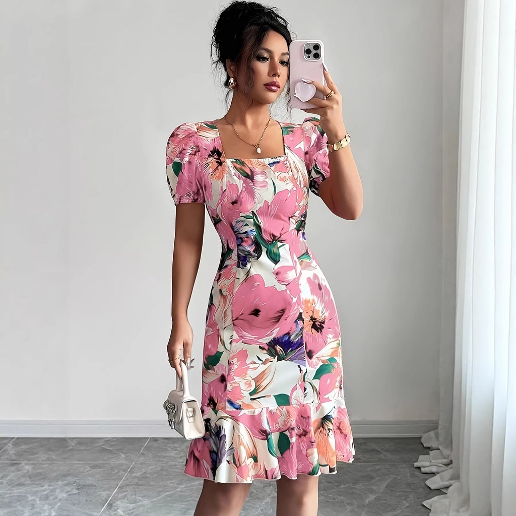 Vestido feminino retrô com decote quadrado, mangas bufantes e detalhe de babados na cintura