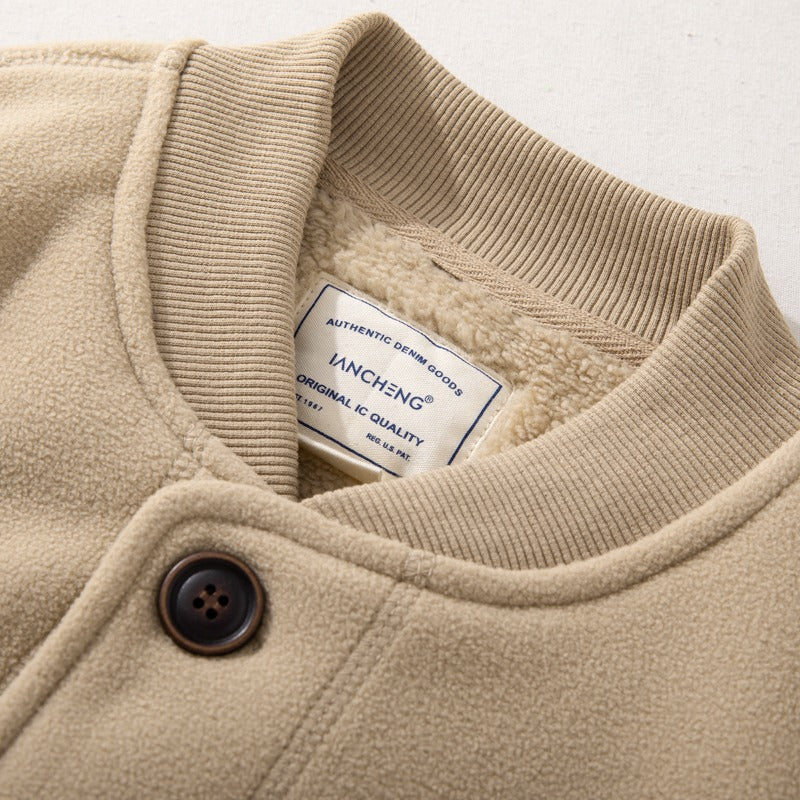 Casaco casual minimalista feito de lã grossa.