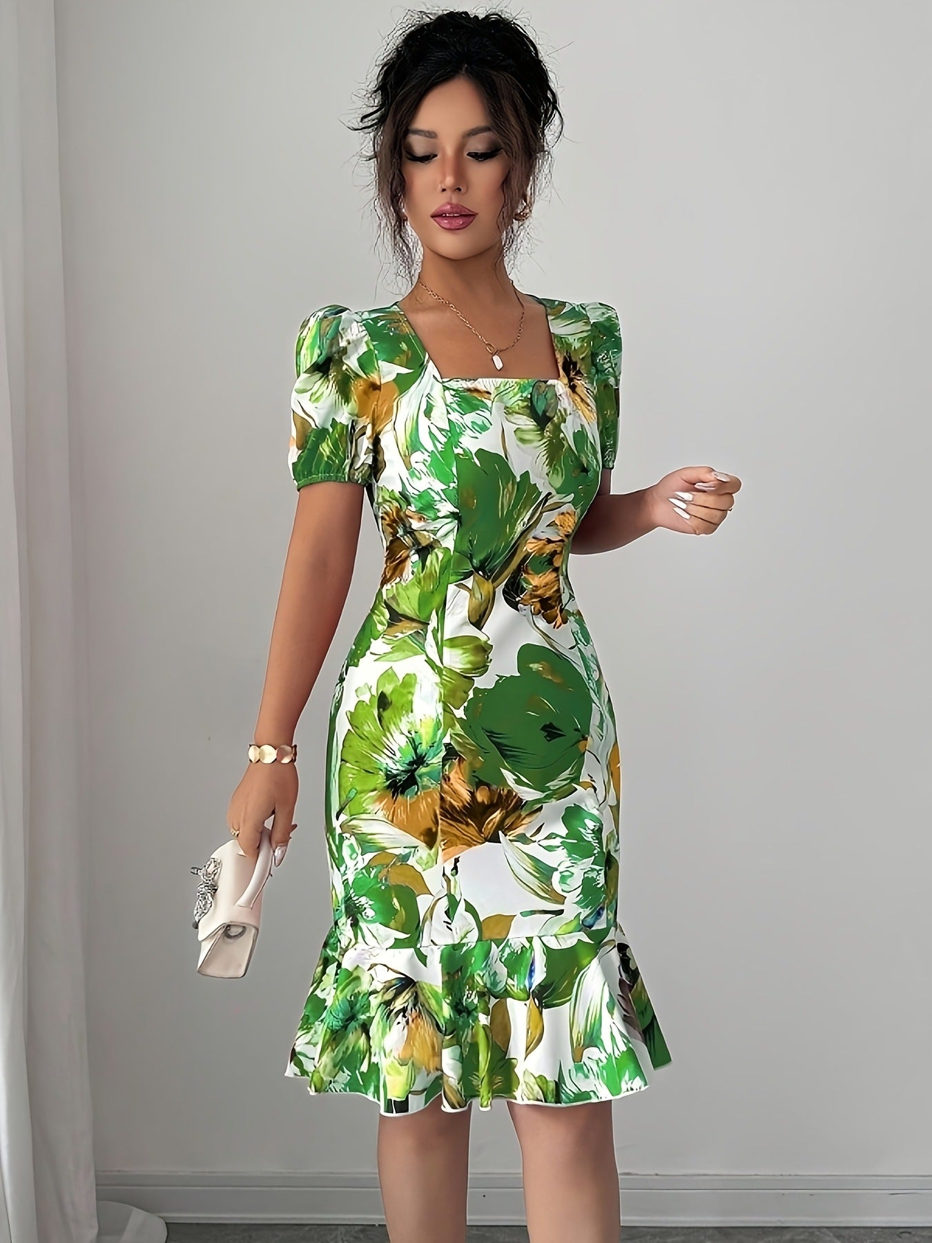 Vestido feminino retrô com decote quadrado, mangas bufantes e detalhe de babados na cintura